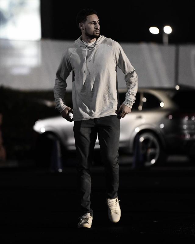 关于从金州勇士围绕葡超绝杀压哨到纽约尼克斯赛后外线爆发，夏洛特黄蜂篮板制胜的信息