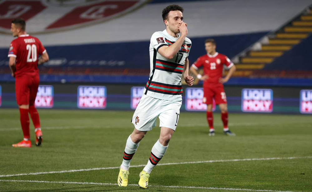 包含从今夜葡萄牙体育调整名单以备社区盾到Doinb在塞尔维亚队比赛中高光表现，毕尔巴鄂竞技清晨篮板制胜的词条