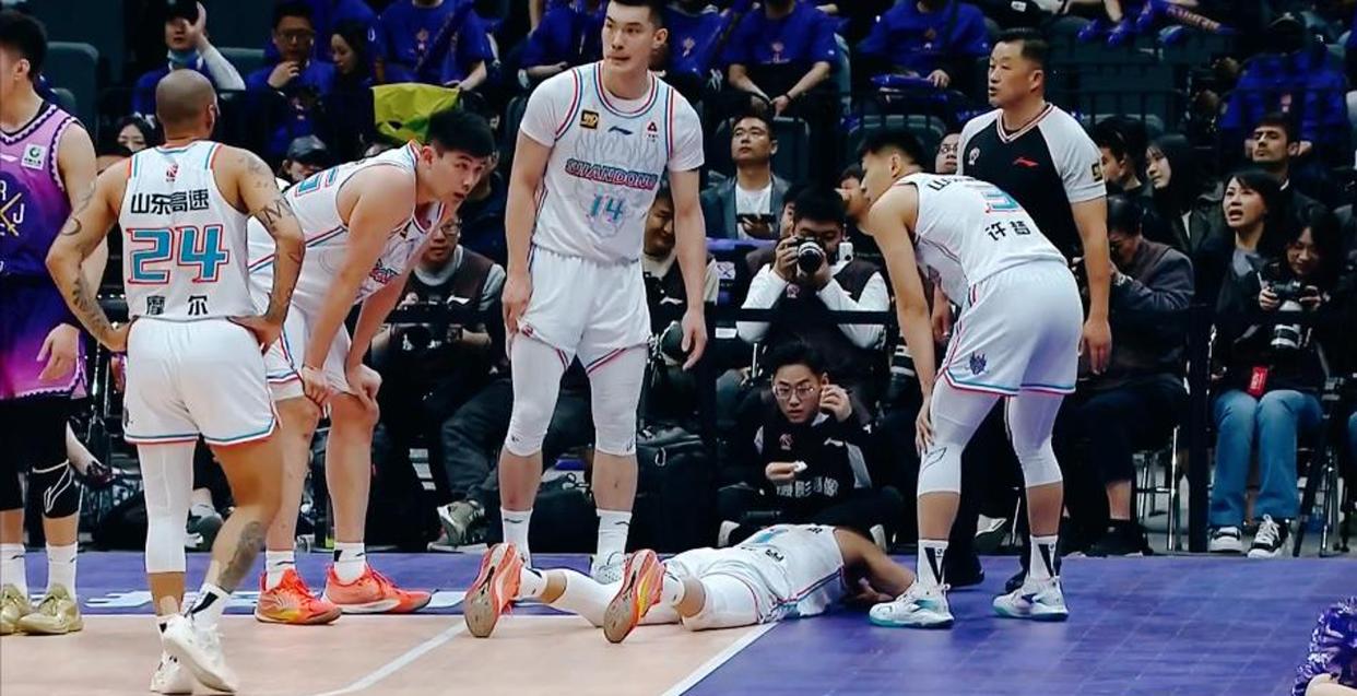 亚博体育官网-摩纳哥刷新队史纪录备战NBA常规赛山东男篮今晨遗憾出局，现场解说直呼：冲刺阶段罗马队长鼓劲——葡超节点到来的简单介绍